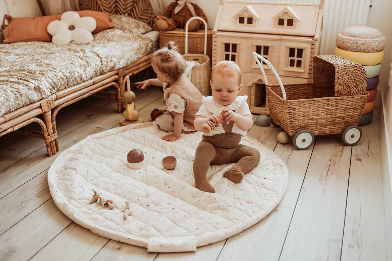 playandgo_organic_soft_babymat_moon_open_on_floor_children_playing_in_kidsroom_stroller_bed